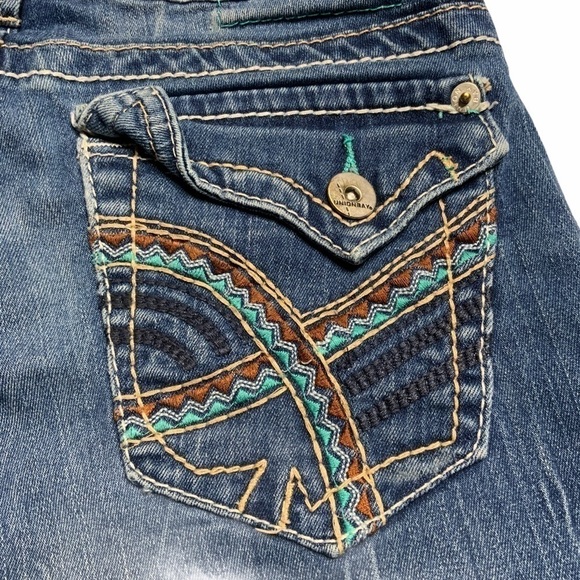 Union Bay Distressed Bermuda Jean Shorts Embroidered Pockets Size 0 - Picture 4 of 9